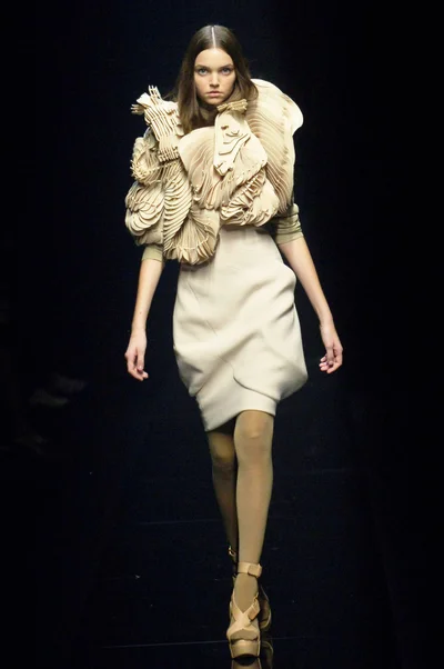 Look 25